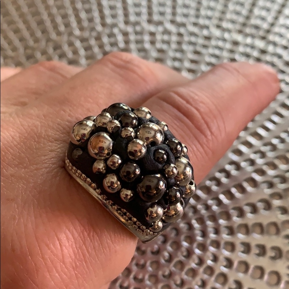 Ring - Picture 3 of 3